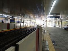 東京メトロ丸の内線後楽園駅
駅はメトロエムのビルの中ですが、向こうが明るいのは地上だからです