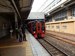 小倉を観光した後、JR小倉駅から11:48発普通列車で門司港駅に向かいます。