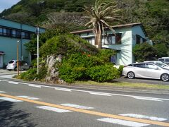 室戸岬にやって来ました。
民宿　室戸荘
中岡慎太郎像のすぐ隣に在ります。