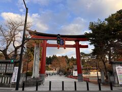 【盛岡八幡宮】

盛岡駅から徒歩３０分で到着。