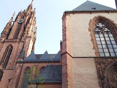 聖バルトロメウス大聖堂
外観だけですが、ゴシック様式の教会と塔の存在感に圧倒されました。