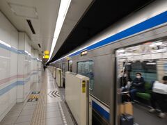 福岡空港から福岡市地下鉄で博多を目指します。
