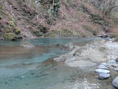 水が透き通ってる木ノ俣川