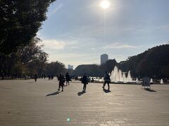 国立博物館を出ると上野恩賜公園 大噴水があり、
この左手にある野口英世像を見て上野駅まで歩きます。
