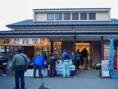 山の駅 養老渓谷 喜楽里
来たのは春以来ですが、段違いに多い人出。