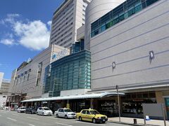 徳島駅の外観ですが、なかなか立派です！