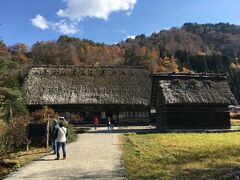 白川郷で内部が見学できる家の中でも最大規模の和田家。寄ってみたい気もしますが、母が疲れてしまうので今回はパスとします