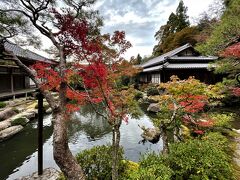 湖東三山百済寺、庭園の紅葉。