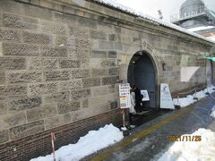 小樽市総合博物館　運河館
旧小樽倉庫の一部を利用して開館されており、小樽のまちなみの歴史や北海道と本州を結んだ北前船に関する資料、復元商家、さらには小樽に生息する動植物の展示もされていた。