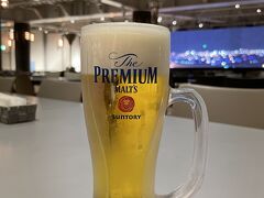 帰りに空港の展望エリア横のビアガーデンに寄って一杯。
滑走路のすぐ横なので旅気分のまま美味しいご飯が頂けました！


今回もいい思い出となりました～！