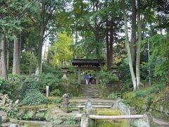 北鎌倉　浄智寺の門前

山門のまわりでは紅葉は見られません。