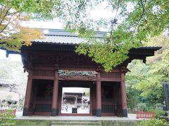 妙本寺　二天門

八幡宮から裏道を歩いて妙本寺へ。
こちらの紅葉はまだ先のようです。