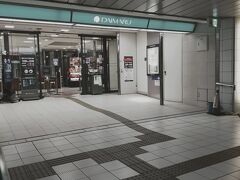 ここは地下街がデパートの地下と直結