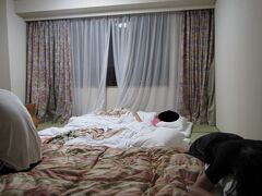 ロイヤルホテル長野の和洋室
お風呂に入って休憩中
今日は朝５時から観光を頑張り過ぎた…
そりゃ疲れますね
