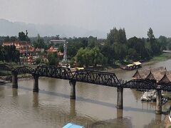 映画でも紹介されたクワイ川の鉄橋です。

線上に架ける橋として有名になりました。