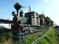 蒸気機関車は、国鉄の線路の傍に置かれています。

地下鉄バンス―駅の北側にあたります。