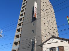 東海道沿いに建つ13階建ての建物は存在感ありました