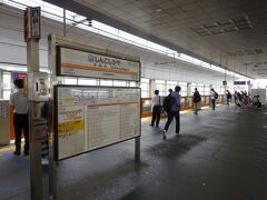 ＪＲの南越谷駅に接した東武伊勢崎線の新越谷駅。
東武東上線と武蔵野線のところもそうだけど、なんで接続駅なのに駅名が違うんでしょ。