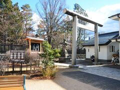 パワースポットの四柱神社にお参り。
ここの御朱印は「お志で」ということで値段が決まっていない。
まー一般的な線で300円お納めしました。