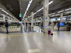 急行に乗る事およそ15分。
梅田に到着です。
見ようによってはヨーロッパの駅っぽく見えなくも無い…。