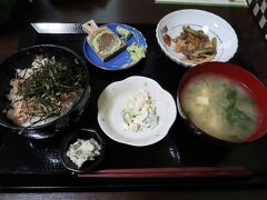 昼食はわさび丼。