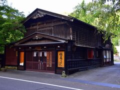 寺小屋だった家屋を改装した古泉洞。
この日は閉まっていましたが、
時代風情の楽しめる稲庭うどん処です。