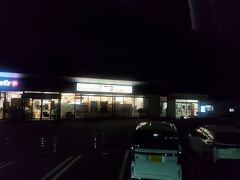 ２０：００
諏訪湖サービスエリアの次のパーキングエリアである中央道原パーキングエリアに到着しましたがここも大型車のマスは満車とのことで停車できずにさらに先に進んでいく事になりました。
車内アナウンスでは東名集中工事で大型車が多く中央道に回ってきていると説明がありました。