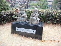 パート４はＪＲ松山駅から東南に10分程歩いた所にあった松山市総合コミュニティセンター体育館の庭にあった「坊っちゃんとマドンナ」像です。