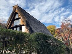 山下家住宅。
白川郷から移築された合掌造の民家です。
こんなところで観ることが出来るとは。