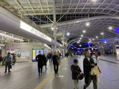 さいたま新都心駅を降りて左へ。