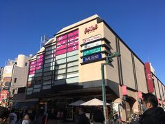 自由が丘駅の南口にある、マリクレール通りに出ました。
