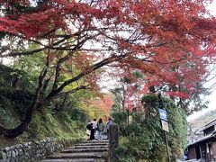 【化野の念仏寺】
　さらに降って行くと化野の念仏寺があります。この漢字は「あだしののねんぶつでら」と読みます。