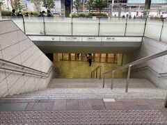 東京駅八重洲口側に降りて、まずは八重洲地下街に入ります。