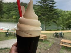 ホテルから歩いて20分ほど下ったところにある蓼科湖にお昼を食べに行ったり、牧場ミルクのソフトクリーム食べたり（こちらは下に珈琲寒天がはいっているもの、諏訪の名物と八ヶ岳のミルク！）