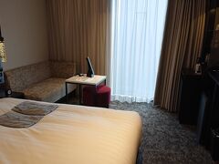 三井ガーデンホテル福岡中洲の室内。

モデレートクイーン、シングルユース。
ここに、2泊します。
新しいホテルなので、綺麗で居心地のいいホテルでした。