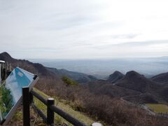 ★10:18
山頂までは3分ほどの乗車時間。でしたが榛名湖の姿は殆ど見えず、思っていたほどの眺めではなく。
