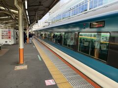 熱海だけ数分の停車時間があるので、ホームに出て伸び。でも伸びするだけしかできない中途半端な時間。