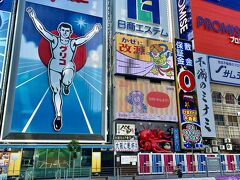 ホテルから徒歩１５分ほどで、戎橋。

恥ずかしながら、大阪にプライベートで来るのはお初。
なので、ホテルから近いこのベタなスポットに来てみたの。