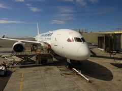 成田からJALに搭乗し、ホノルル・イノウエ国際空港に現地の午前中に到着。
