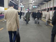 定刻　福島駅到着します
平日なので　新幹線通勤客が
多数乗っていた　みたいです

仙台だと南は郡山　北は一関辺りまで
新幹線での　通勤圏内なんですよね
福島中心だと　どの辺までなのかしら?