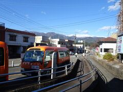 内船駅から南部町営バスに乗車。100円と安い。日曜・祝日は運休なので、好天の土曜日を狙っていました。