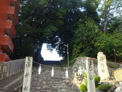 湯神社
https://yu-jinja.official.jp/

道後温泉の守り神ということで、階段を上ってみます。

