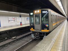 それでは近鉄日本橋駅から千日前線に乗り込みます。
次は東へ。