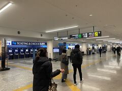 定刻よりやや早く福岡空港に到着。
前に来たのは、5，6年前だが、当時はまだそこまで空港に興味がなかったのだが、それでもかなりきれいになったという印象