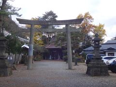 石段を上がりきると温泉神社到着。
石の鳥居が迎えてくれた。