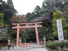 最後は香取神宮です。
先に立ち寄った神社は茨城でここは千葉です。
寒い時期は茨城の神社は雪が降っていないのにここだけ降るとのこと。