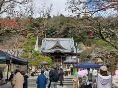 境内でイベントもやってて、賑わってました。
人が多い！