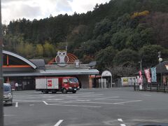 　道の駅の隣にＪＲ駅の案内も見えます。