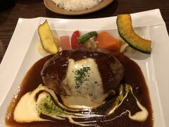 帰りはつくばの温泉に入って、イオンモールつくばにあるペニーレイン でごはんを食べました。那須のお店が本店なのかな？パンが美味しい！
ハンバーグもけっこうな重量で、本日の登山で減らしたカロリーはここでチャラになりました。