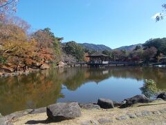 浮見堂のある鷺池。